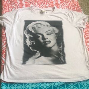 Marilyn Monroe Graphic T-shirt with autograph